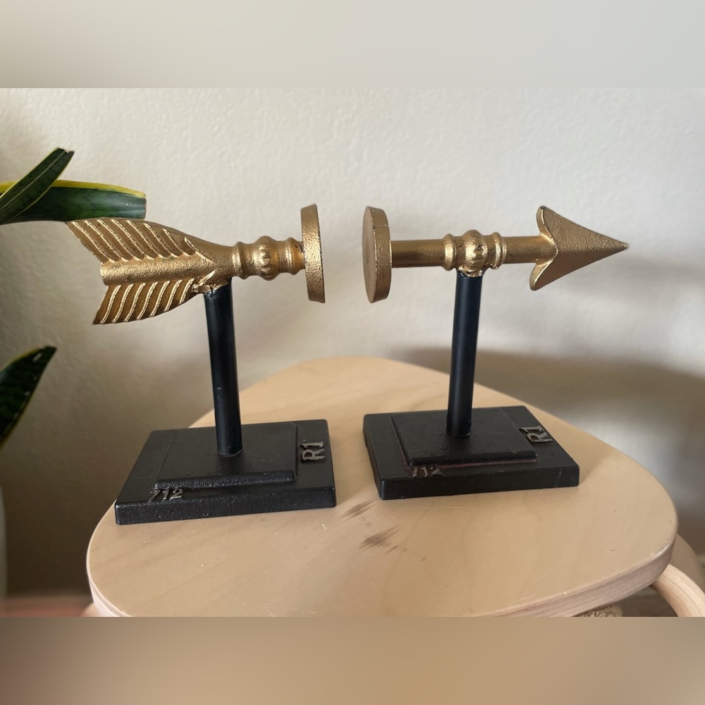 Pair of Stylish Black and Golden Arrow Bookends